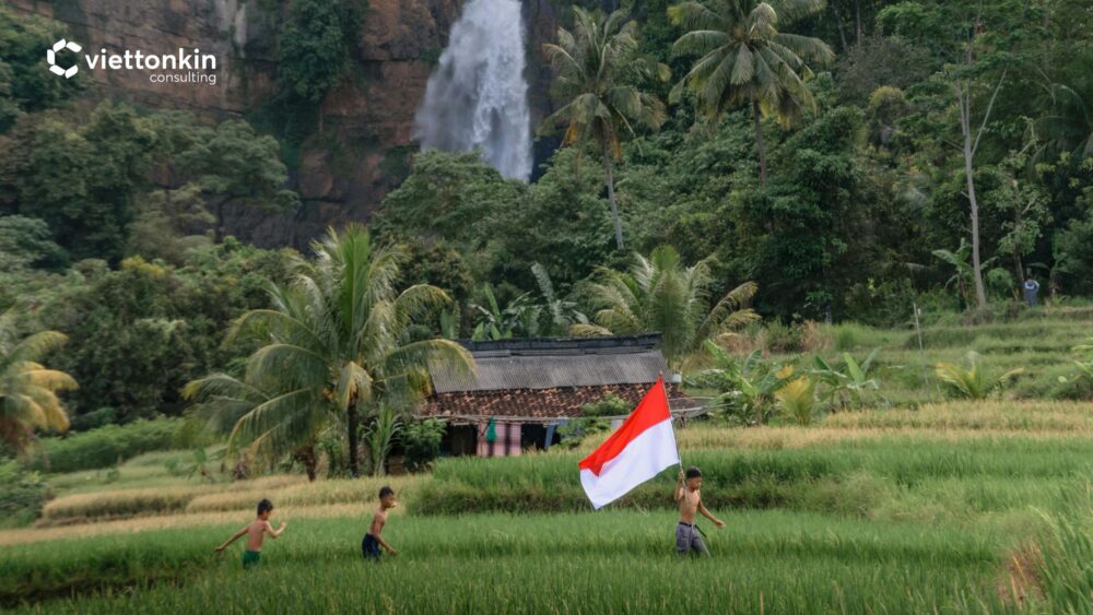 Local Experiences and Community Life